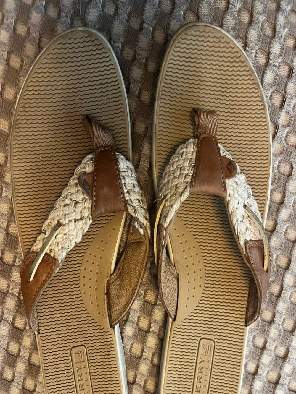 Sperry Tan & Gold Flip Flops, Size 8.5M